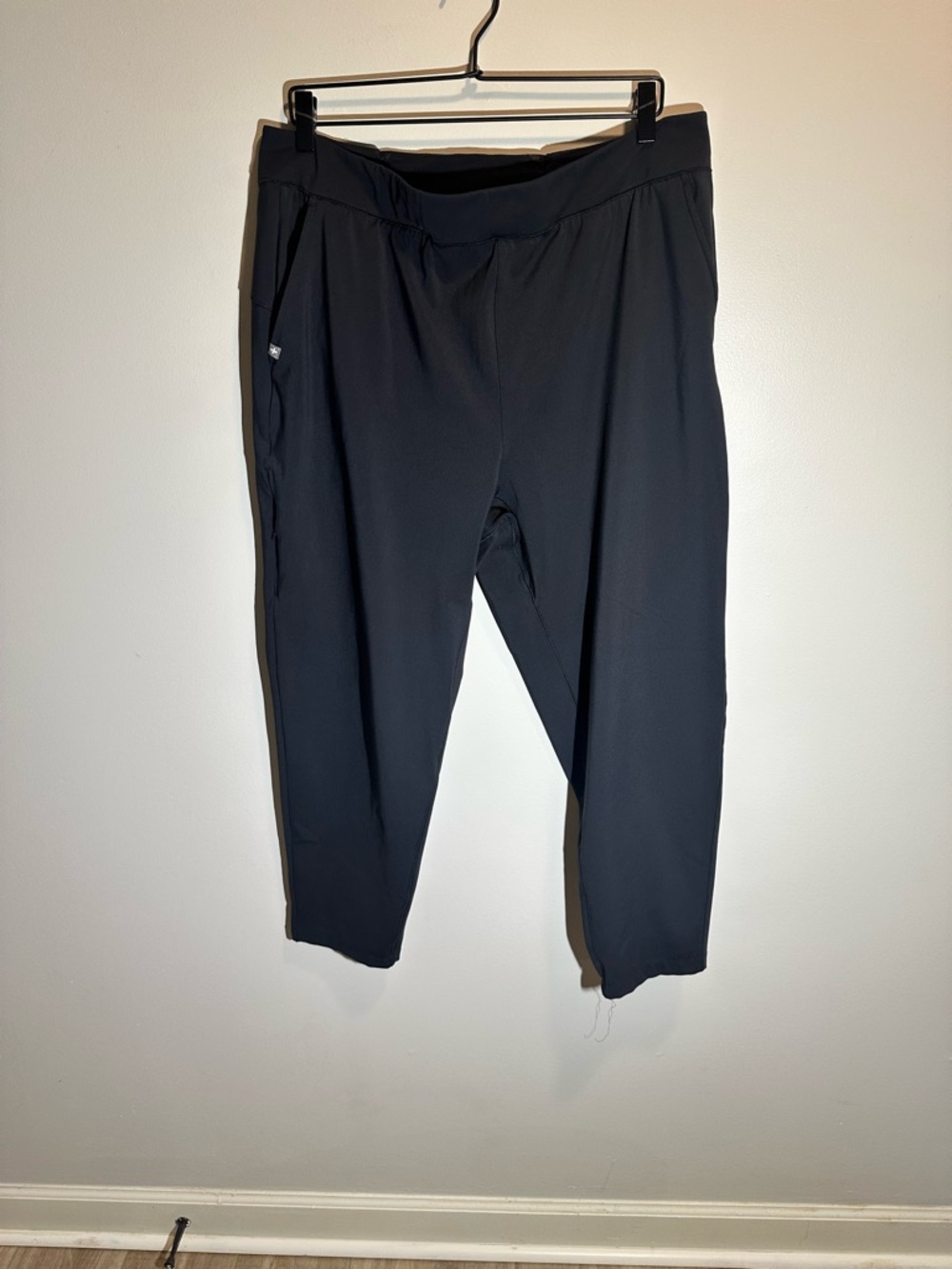 Figs Women’s FORMx Straight Leg Scrub Pants. XXL. Black.